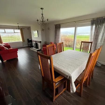 9 Tullan Strand, Feriehus