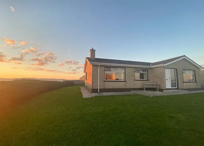 9 Tullan Strand, Feriehus *